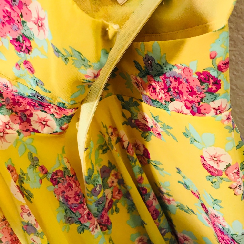 Dress - Picture 8 of 11